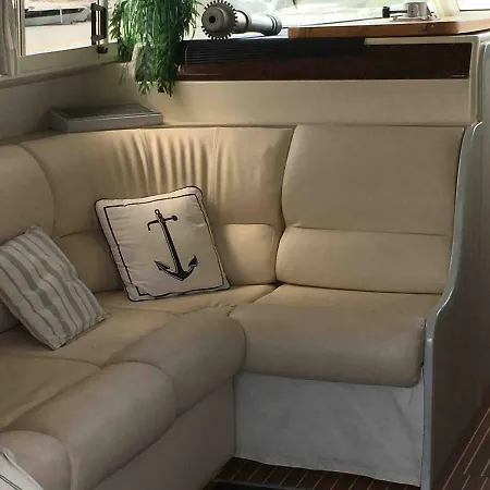 Sur Un Superbe Bateau Båthotell *