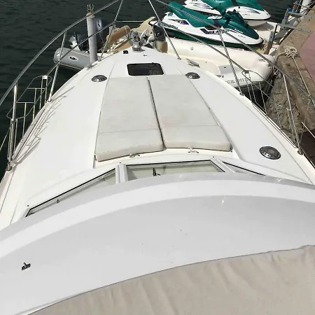 Sur Un Superbe Bateau